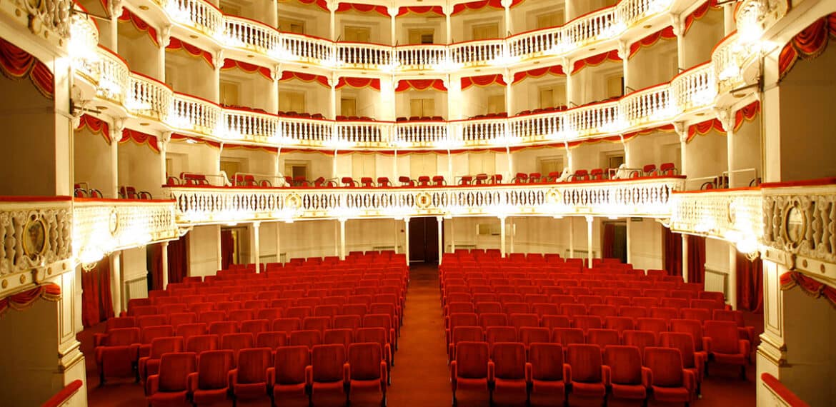 Il Teatro Sannazaro: una storia di eleganza e tradizione